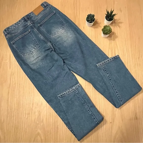 American Tall Women’s Lola Ultra High Rise Slim Jeans in a medium wash - Picture 3 of 9